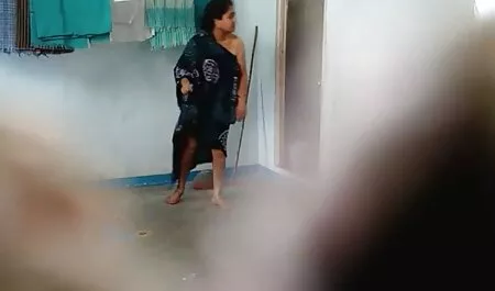 La ragazza latina appena maggiorenne con la gola fa un donne molto vecchie porno pompino fantastico