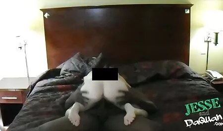Trafitto Samara si masturba lesbiche giovani con vecchie