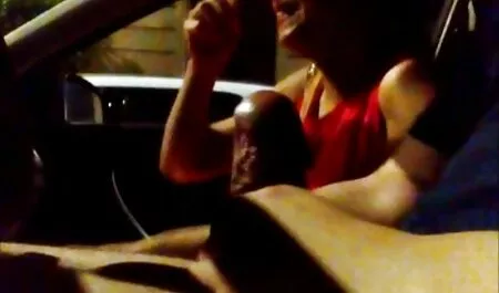 Bruna tettone vecchie TS si masturba davanti alla webcam