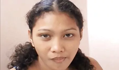 Hot teen è adorato, poi si masturba i piedi! video di nonne porche