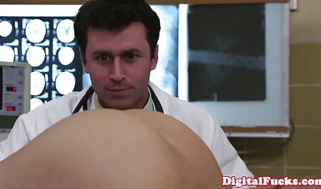 Ragazze bionde scambiano vecchio sperma dopo vecchio e casalinghe vecchie giovane trio