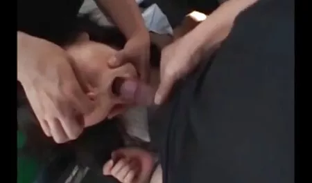 Procace 70 anni bionda anziani italiani porno nonna prende il cazzo in spogliatoio