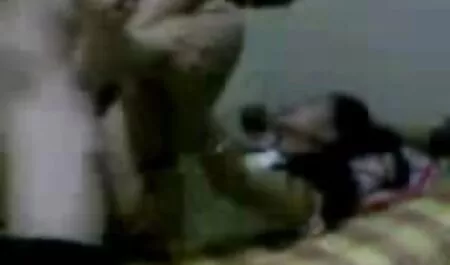 Sexy signora con belle curve, strisce e video porno gratis di vecchi papà