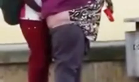 CFMN-lei guarda un vecchi con troie uomo nudo