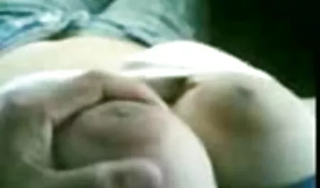 Sexy milf bruna prepara sesso vecchie troie il suo buco del culo per la perforazione Hardcore