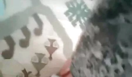 Vecchia video vecchie lesbiche cagna salta su una grande carne