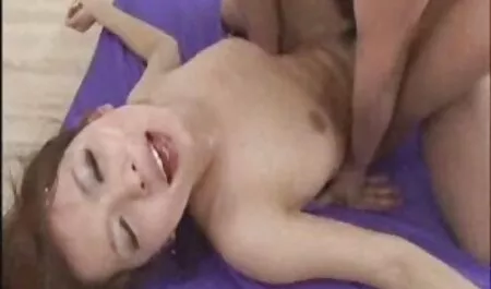 Holly si masturba la sua vecchie nonne figa