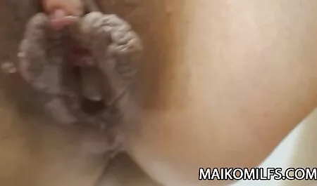 Mamma cornea e bagnato MILF lo fa cum due volte video di vecchie porche