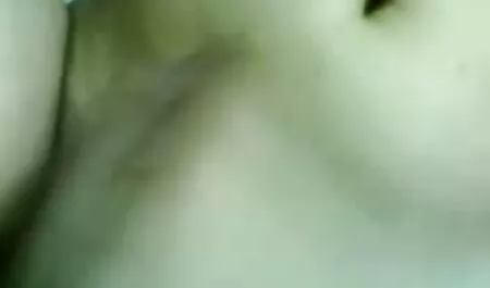Betta nera Bettie Black si tettona anziana masturba il suo cazzo