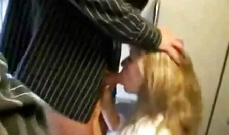 Fake Taxi Tables eccita la dominatrice eccitata da un video porno vecchi e vecchie autista con un grosso cazzo
