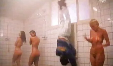 Pazzo sesso vecchi e giovani ragazze in wild gangbang in autobus