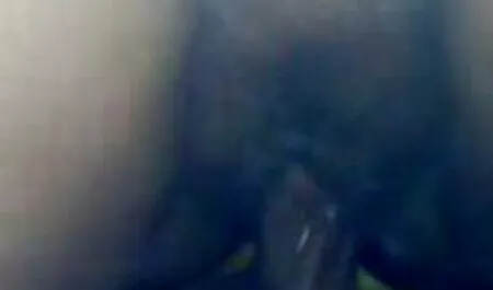 Nudo vecchie film porno giovane Slave bendato in letame