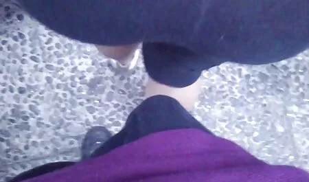Giovane tizio si spoglia e scopa una vecchia prostituta video nonne italiane bionda da dietro