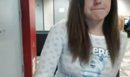 Sottile Katharine con orgasmo anziane porno contrazioni