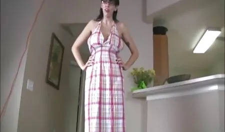 Bionda nonne gnocche hottie in calze arato duro