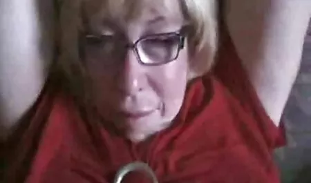 Vecchio vecchie nude video seppellisce la faccia nel suo giovane culo prima di sbattere