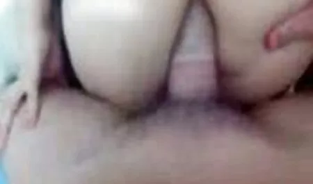Tette piccole seduce vecchi sesso anziani allungare la sua rosa figa giovane
