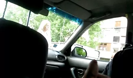 Eroi eccitati vecchi con ragazze porno in azione